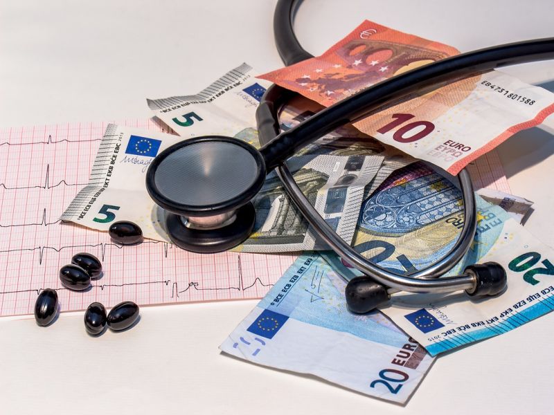 100 ευρώ το μήνα για υπηρεσίες υγείας η κάθε οικογένεια