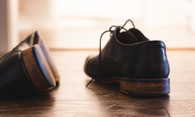 Κοροναϊός : Έτσι απολυμαίνουμε τα παπούτσια μας