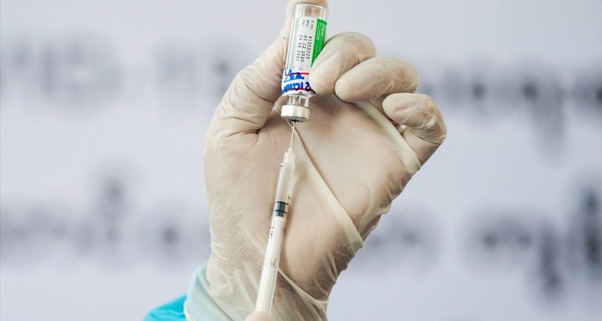 Η Εθνική Επιτροπή Εμβολιασμών, εισηγείται τη συνέχιση του εμβολιασμού με AstraZeneca στη χώρα μας