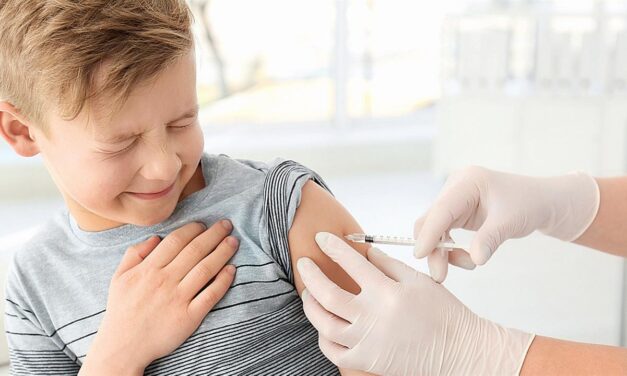 Εμβολιασμοί παιδιών: Ο οδηγός του Υπουργείου Υγείας με 19 απαντήσεις σε βασικά ερωτήματα
