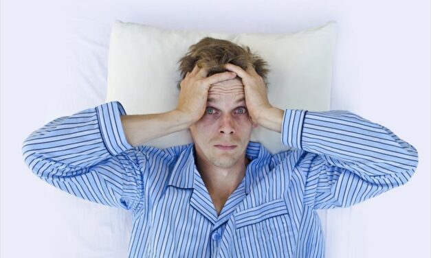 Μελέτη της Mayo Clinic: H στέρηση ύπνου αυξάνει το σωματικό βάρος και οδηγεί σε κεντρική παχυσαρκία